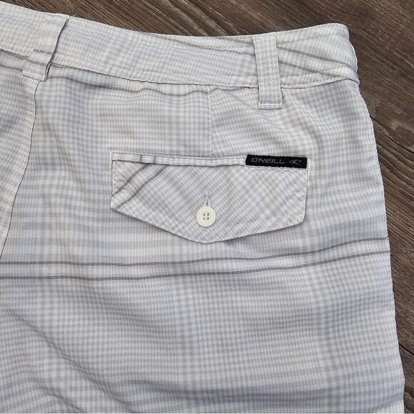 O'neill quick dry board shorts shades of White & grey stripes men's size 32 - Picture 4 of 6